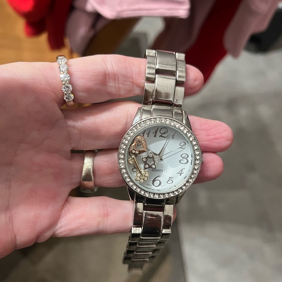 EUC SUPER CUTE WATCH - Picture 7 of 8